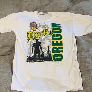 UNIVERSITY OF OREGON vintage graphic tee